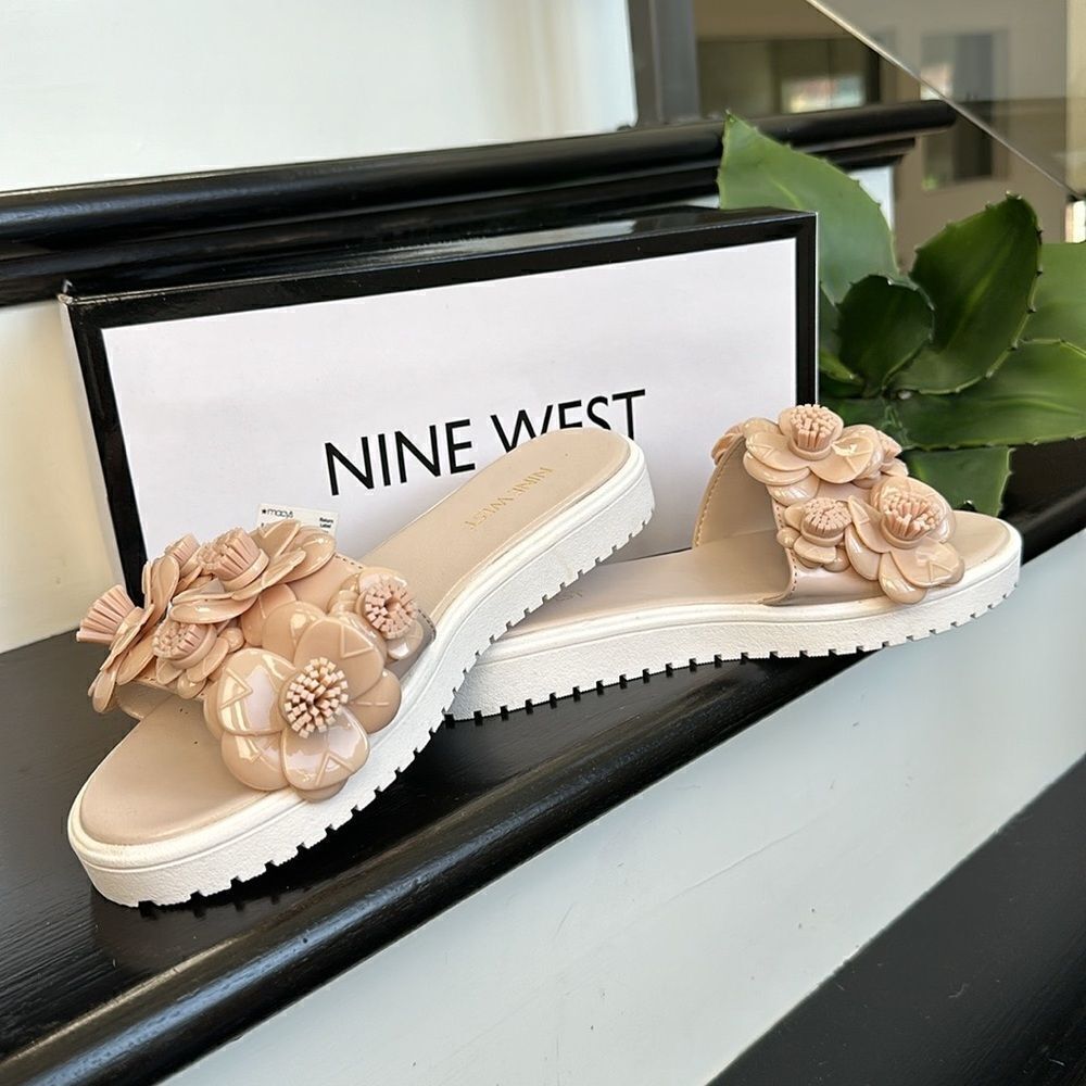 SHOE SALE! New Nine West slip on sandal slide floral women’s 7 neutral with box